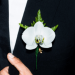 BOUTONNIERE ORQUÍDEA BLANCA - Imagen 2